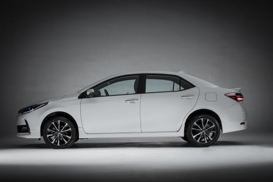  Toyota Corolla XRS 2017 года  (LA) (фото 19 из 22)
